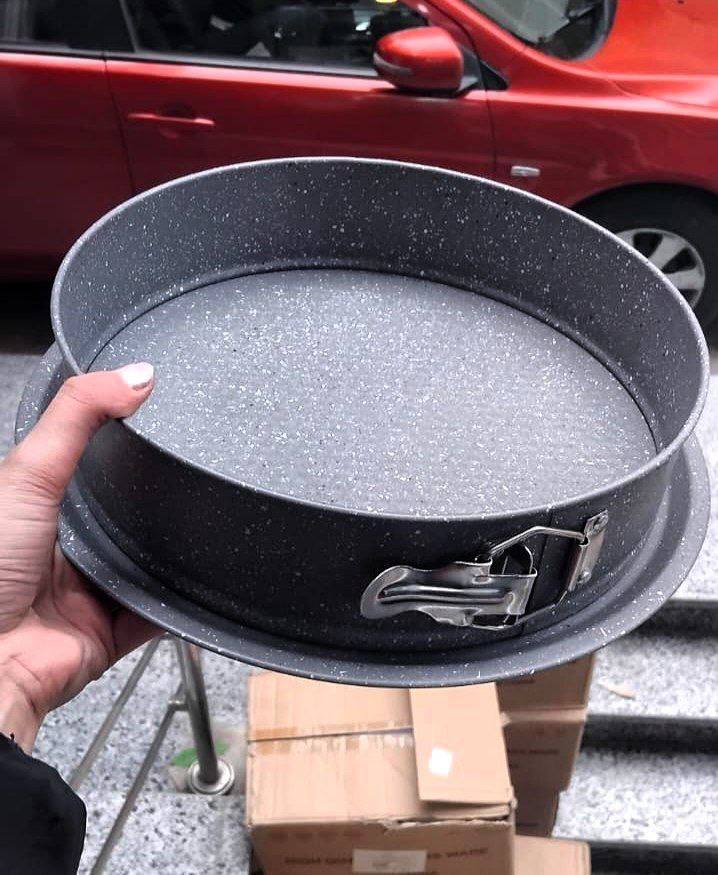 قالب الكيك ذو قاعده متحركه