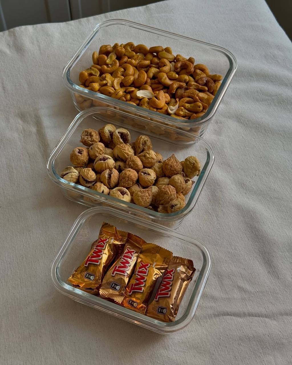 Pyrex round refrigerator container set with wooden lid