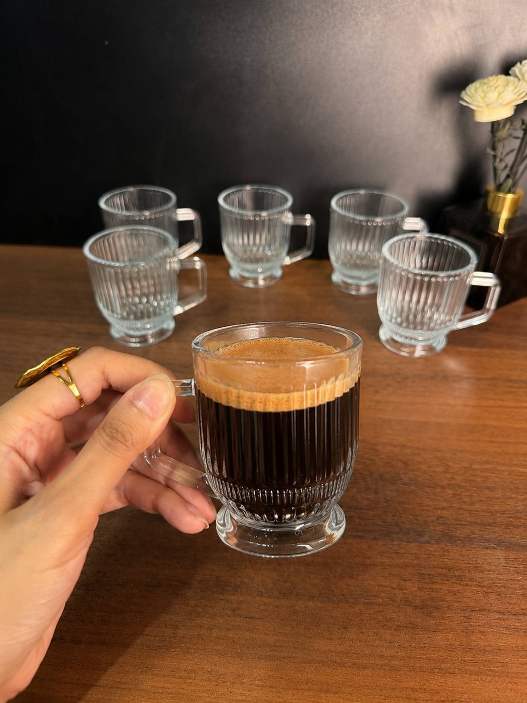 مج قهوة مضلع بيد